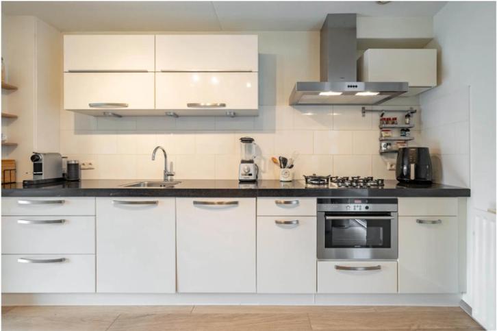 Nette en goed onderhouden keuken met inbouwapparatuur, Huis en Inrichting, Keuken | Complete keukens, Gebruikt, Enkelwandige keuken