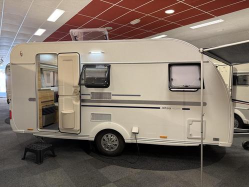 ADRIA ALTEA 432 PX FRANSBED TREINZIT VOORTENT (ALS NIEUW), Caravans en Kamperen, Caravans, Bedrijf, tot en met 4, 750 - 1000 kg