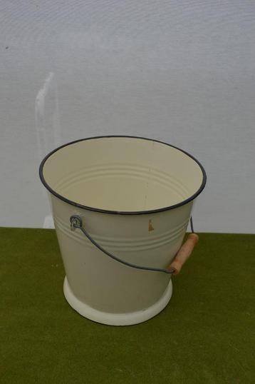 Vintage emaille emmer met houten handvat crème kleur, Ø 29cm beschikbaar voor biedingen
