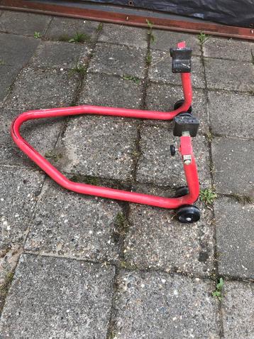 Paddockstand achter beschikbaar voor biedingen