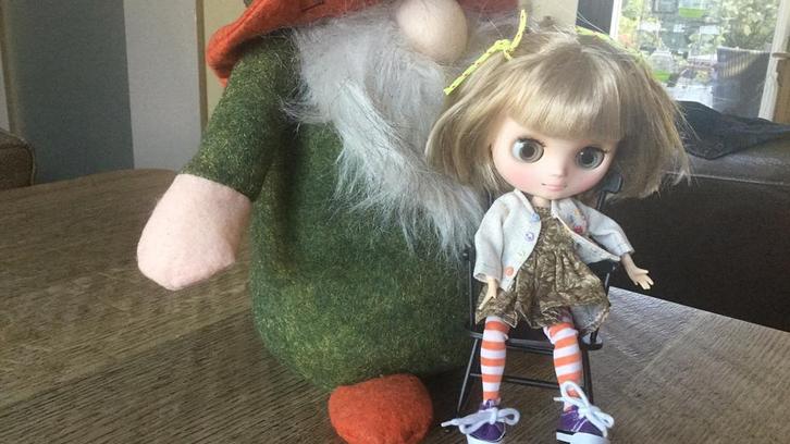 Midi blythe, het kleine zusje, Verzamelen, Poppen, Zo goed als nieuw, Kleertjes, Ophalen of Verzenden