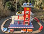 Houten garage met rails, Kinderen en Baby's, Speelgoed | Houten speelgoed, Ophalen of Verzenden, Gebruikt