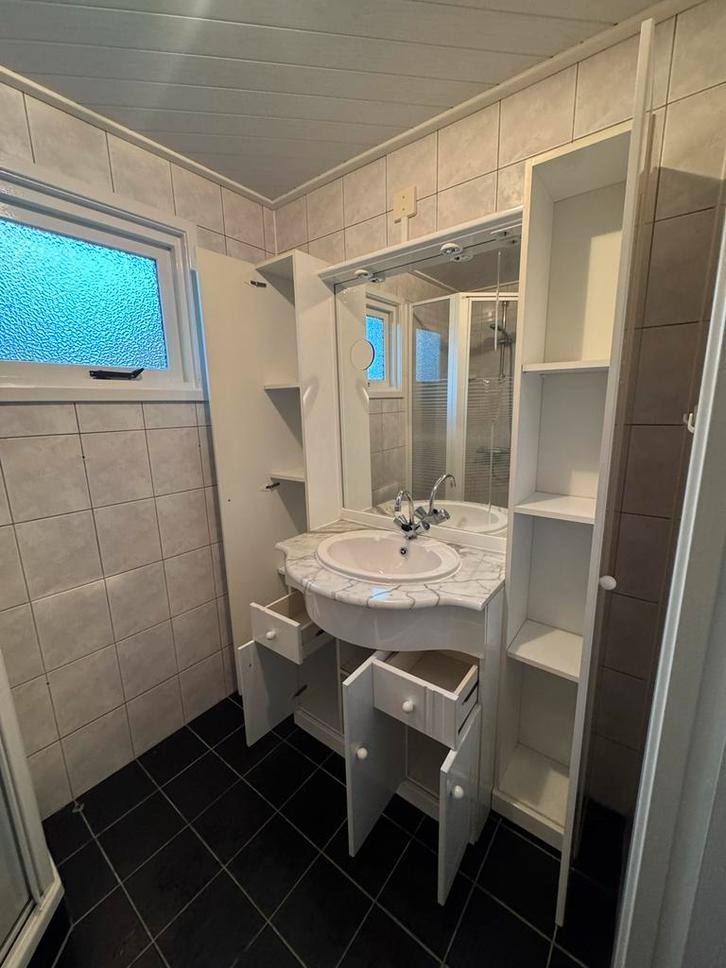 Badmeubel met marmerblad, spiegel & opbergruimte, Huis en Inrichting, Badkamer | Badkamermeubels, Gebruikt, Wastafelkast, 150 tot 200 cm