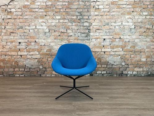 Artifort Beso blauw bij TheReSales, Huis en Inrichting, Stoelen, Zo goed als nieuw, Twee, Metaal, Stof, Blauw, Ophalen of Verzenden