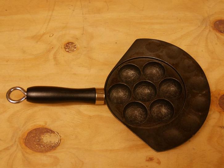 poffertjespan, Huis en Inrichting, Keuken | Potten en Pannen, Gebruikt, Koekenpan of Braadpan, Gietijzer, Ophalen of Verzenden