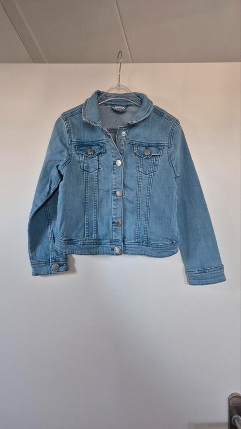 Tof spijkerjasje, Hema, maat 122/128, Kinderen en Baby's, Kinderkleding | Maat 122, Zo goed als nieuw, Meisje, Jas, Ophalen of Verzenden