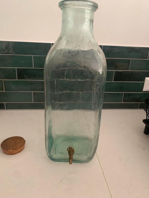Grote glazen fles met kraantje, Huis en Inrichting, Woonaccessoires | Vazen, Zo goed als nieuw, Overige kleuren, Minder dan 50 cm