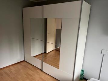 Kledingkast wit beschikbaar voor biedingen