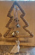 Rotan kerstboom met verlichting en belletjes, Diversen, Kerst, Ophalen of Verzenden, Zo goed als nieuw