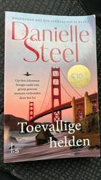 Danielle Steel - Toevallige helden, Ophalen of Verzenden, Zo goed als nieuw, Danielle Steel