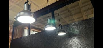 3 Hanglampen aan Balk - Industrieel Design beschikbaar voor biedingen
