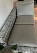 Intratuin tuinbank wit/grijs wicker zgan., 2 zitplaatsen, Ophalen of Verzenden, Zo goed als nieuw, Wicker
