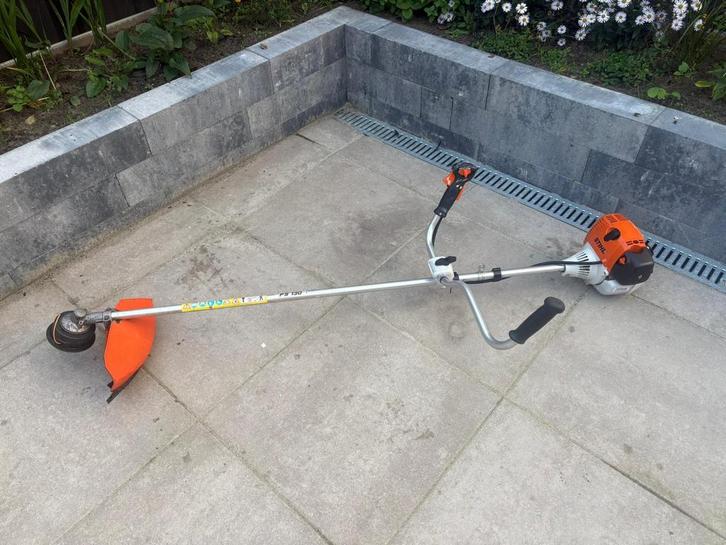 Stihl FS 130 bosmaaier, Tuin en Terras, Bosmaaiers, Zo goed als nieuw, Benzine, Ophalen of Verzenden