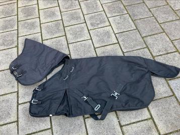Outdoordeken met losse hals beschikbaar voor biedingen