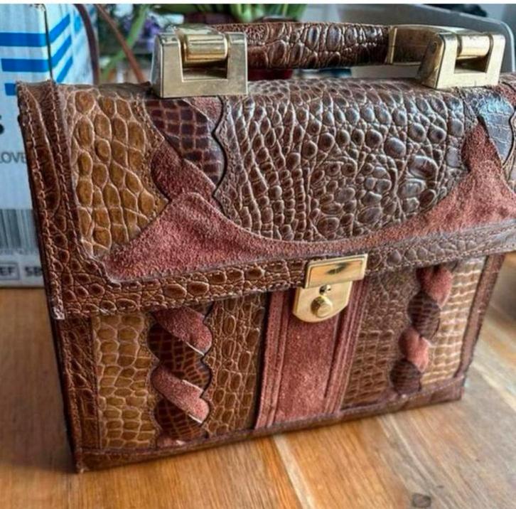 Vintage slangen lederen dames tas+ meerdere vakken Italiaans, Sieraden, Tassen en Uiterlijk, Tassen | Damestassen, Gebruikt, Schoudertasje