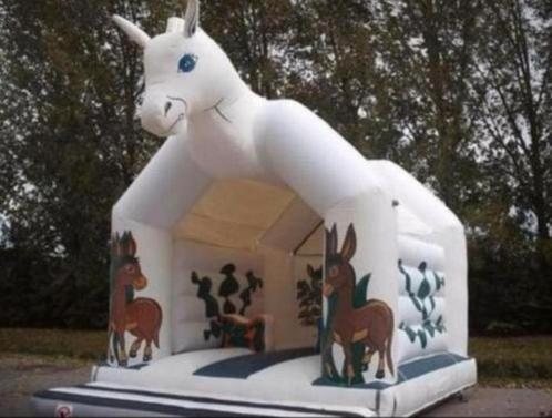 Te koop groot springkussen overdekt in goede staat., Hobby en Vrije tijd, Feestartikelen, Gebruikt, Overige, Ophalen of Verzenden