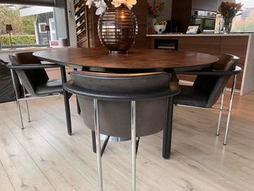 ARCO OVALE EETKAMER TAFEL beschikbaar voor biedingen