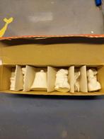 Te koop witte porselein kerst hangers in doosje., Ophalen