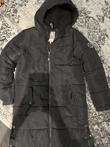 Lange zwarte winterjas mt 158-164 beschikbaar voor biedingen