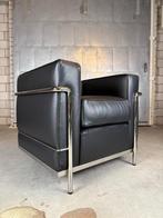 Cassina Lc2 Le Corbusier Fauteuil Zwart Leer/Chroom, Ophalen, Modern design, Minder dan 75 cm, Zo goed als nieuw