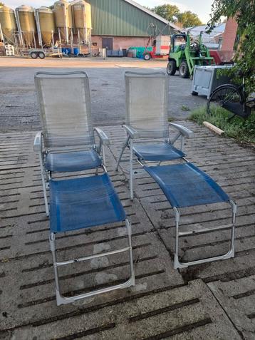2 Dukdalf klapstoelen met voetensteun beschikbaar voor biedingen