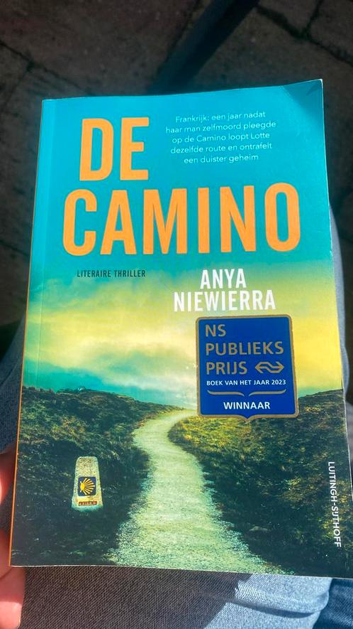 Anya Niewierra - De Camino, Boeken, Thrillers, Zo goed als nieuw, Nederland, Ophalen of Verzenden