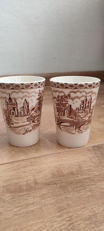2x Petrus Regout British Castle Bekers Antiek beschikbaar voor biedingen
