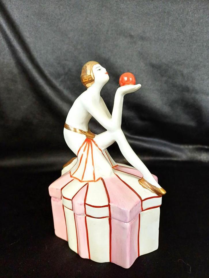 opnieuw aangeboden: art deco beeldje, doosje, trinket box, Antiek en Kunst, Antiek | Porselein, Ophalen of Verzenden