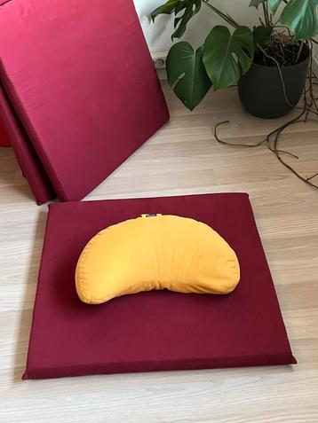 Meditatie of yoga ondermat bordeaux  beschikbaar voor biedingen