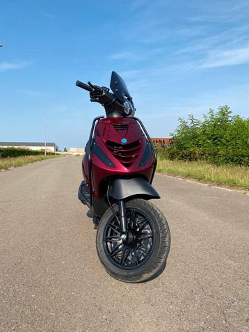 Unieke Piaggio Zip i-GET Euro 4 – Candy Red - snor beschikbaar voor biedingen
