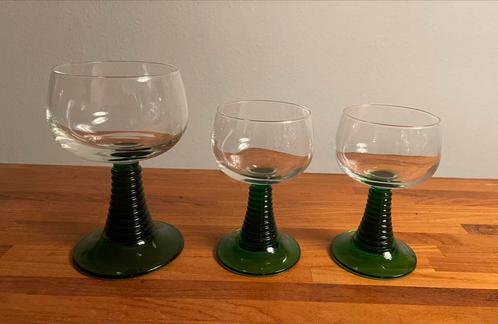 3 Roemer moezelglazen, groene voet, Verzamelen, Glas en Borrelglaasjes, Zo goed als nieuw, Overige typen, Ophalen of Verzenden