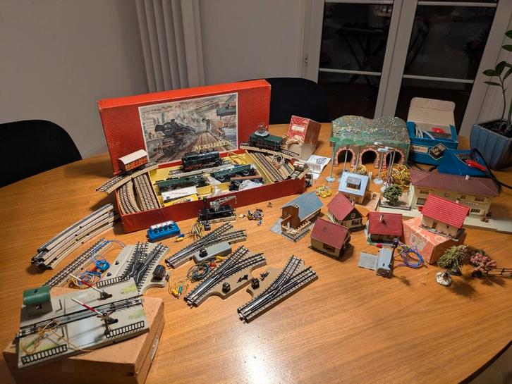 Oude Märklin set, rode doos, 2 locs, wagentjes, enz kompleet, Hobby en Vrije tijd, Modeltreinen | H0, Gebruikt, Wisselstroom, Märklin