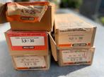 5 dozen met schroeven op strip, Ophalen of Verzenden, Nieuw, Schroeven