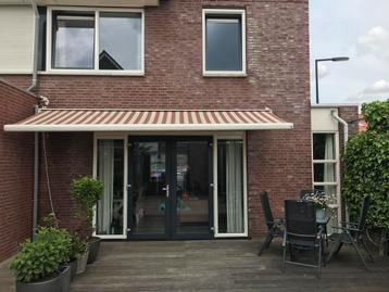 Elektrisch bediend knikarm zonneschermen van Sunmaster beschikbaar voor biedingen