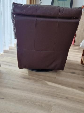 Donker bruine draai fauteuil (gratis)