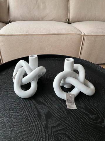 Kronkel knoop kandelaar wit 2 stuks nieuw van € 13.00 > beschikbaar voor biedingen