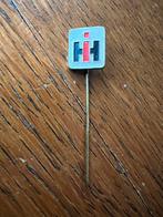 IH Speldje - International Harvester, Verzamelen, Speldjes, Pins en Buttons, Ophalen of Verzenden, Gebruikt, Merk, Speldje of Pin