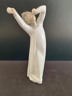 Lladro porselein Boy Yawning (Reyshof), Antiek en Kunst, Antiek | Porselein