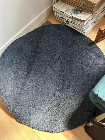 Rond kleed beschikbaar voor biedingen