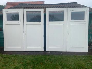 Twee sets hardhouten garagedeuren samen €650 beschikbaar voor biedingen