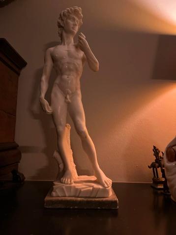 Michelangelo Stijl Beeld op Sokkel - Gesigneerd beschikbaar voor biedingen