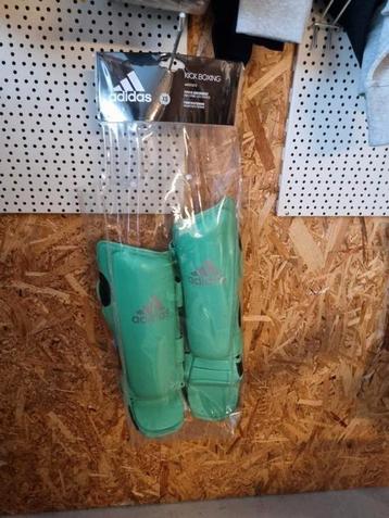 Scheenbeschermers Adidas xs en s beschikbaar voor biedingen