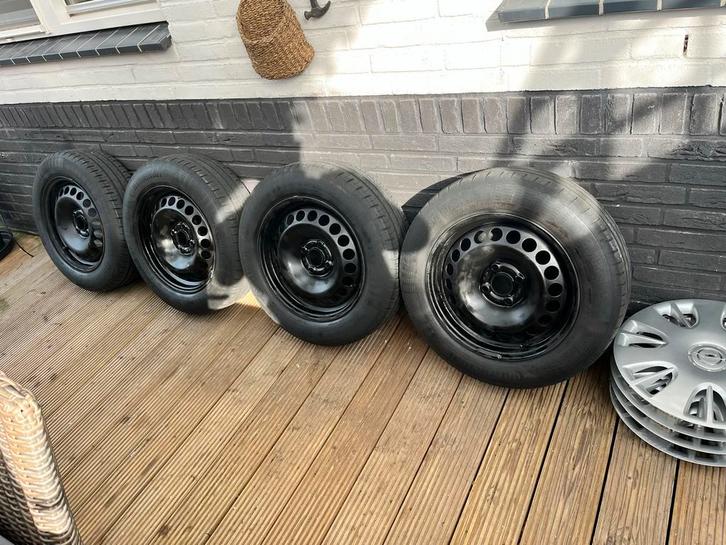 Stalen velgen 4x100 met Continental banden 185/65 R15, Auto-onderdelen, Banden en Velgen, Banden en Velgen, Zomerbanden, 15 inch
