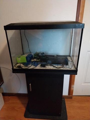 Aquarium met onderkast  beschikbaar voor biedingen