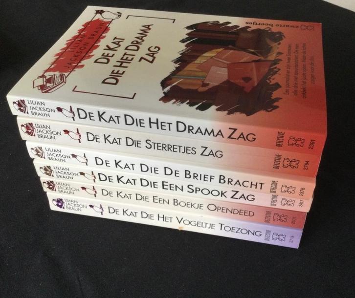 Lilian Jackson Braun. De kat die….diverse titels, 6 pockets, Boeken, Detectives, Gelezen, Ophalen of Verzenden