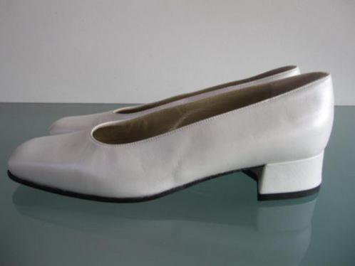 GRATIS VERZENDEN | Moda di Fausto nieuwe witte pumps 37, Kleding | Dames, Schoenen, Nieuw, Pumps, Wit, Verzenden
