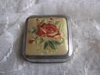 Oud Metalen Pillendoosje met Geborduurde Roos, Antiek en Kunst, Curiosa en Brocante, Verzenden