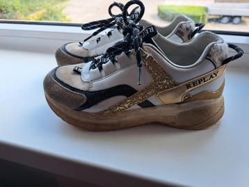replay schoene beschikbaar voor biedingen
