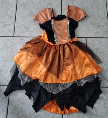 Heksenjurkje/halloween  maat 110 beschikbaar voor biedingen