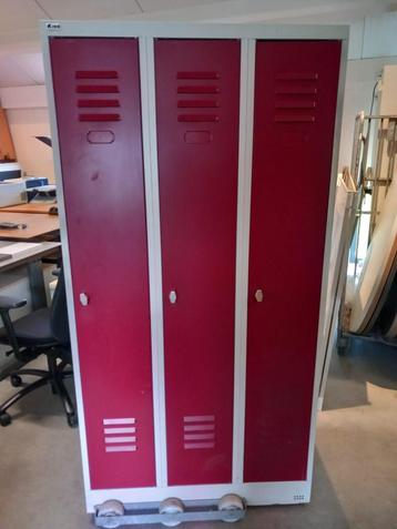 Locker kasten kleding kasten 3 deurs beschikbaar voor biedingen